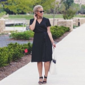 BANANA REPUBLIC | Classic Wrap Dress in Black